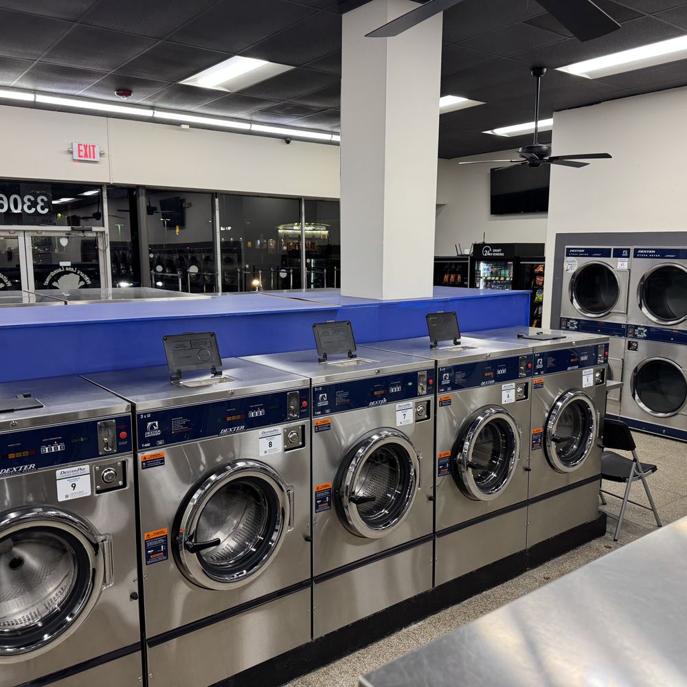 Professional vacation rental laundry service in Frederick MD with multiple commercial washing machines